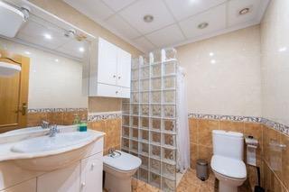 4-Bedroom Apartment in Estacion de Autobuses, Torrevieja - Image 14