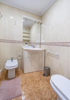 4-Bedroom Apartment in Estacion de Autobuses, Torrevieja - Image 18