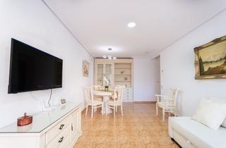 4-Bedroom Apartment in Estacion de Autobuses, Torrevieja - Image 4