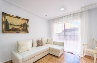 4-Bedroom Apartment in Estacion de Autobuses, Torrevieja - Image 5