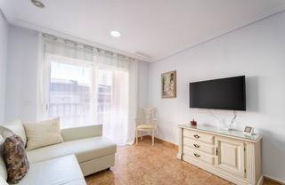 4-Bedroom Apartment in Estacion de Autobuses, Torrevieja - Image 8
