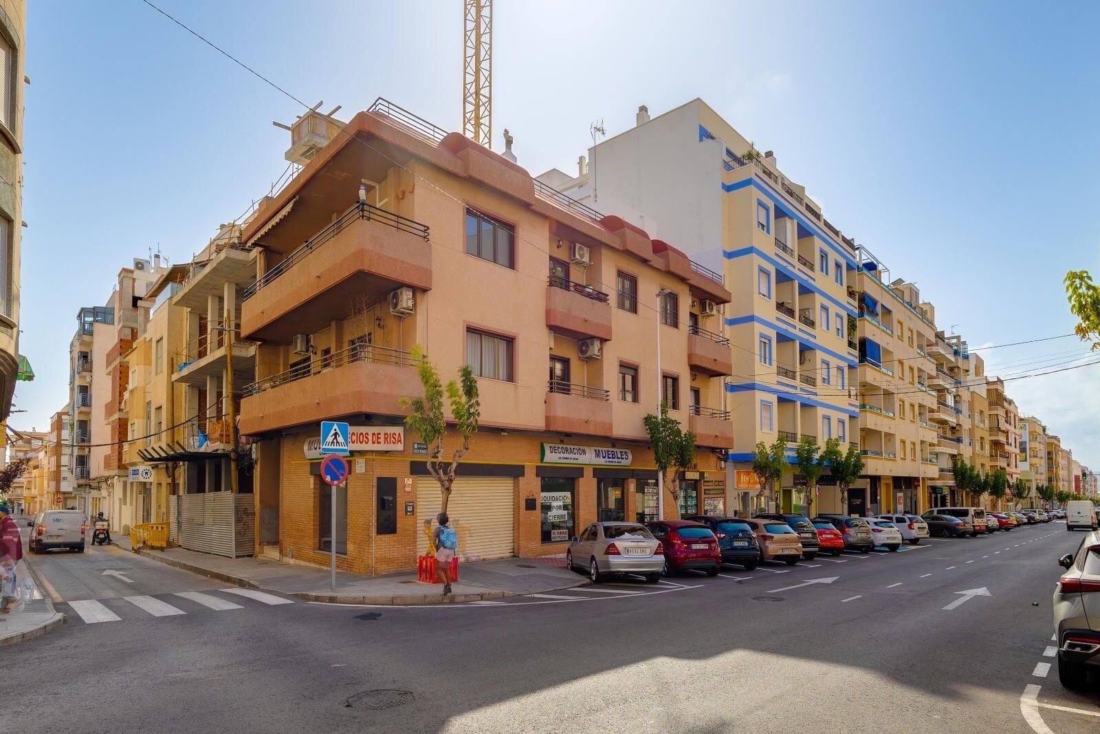 5-Bedroom Apartment in Torrevieja, Torrevieja - Image 1