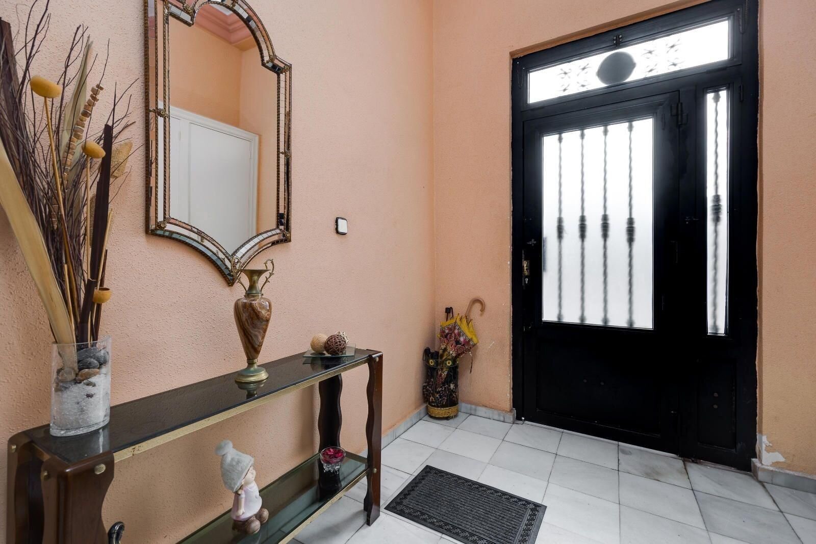 5-Bedroom Apartment in Torrevieja, Torrevieja - Image 2