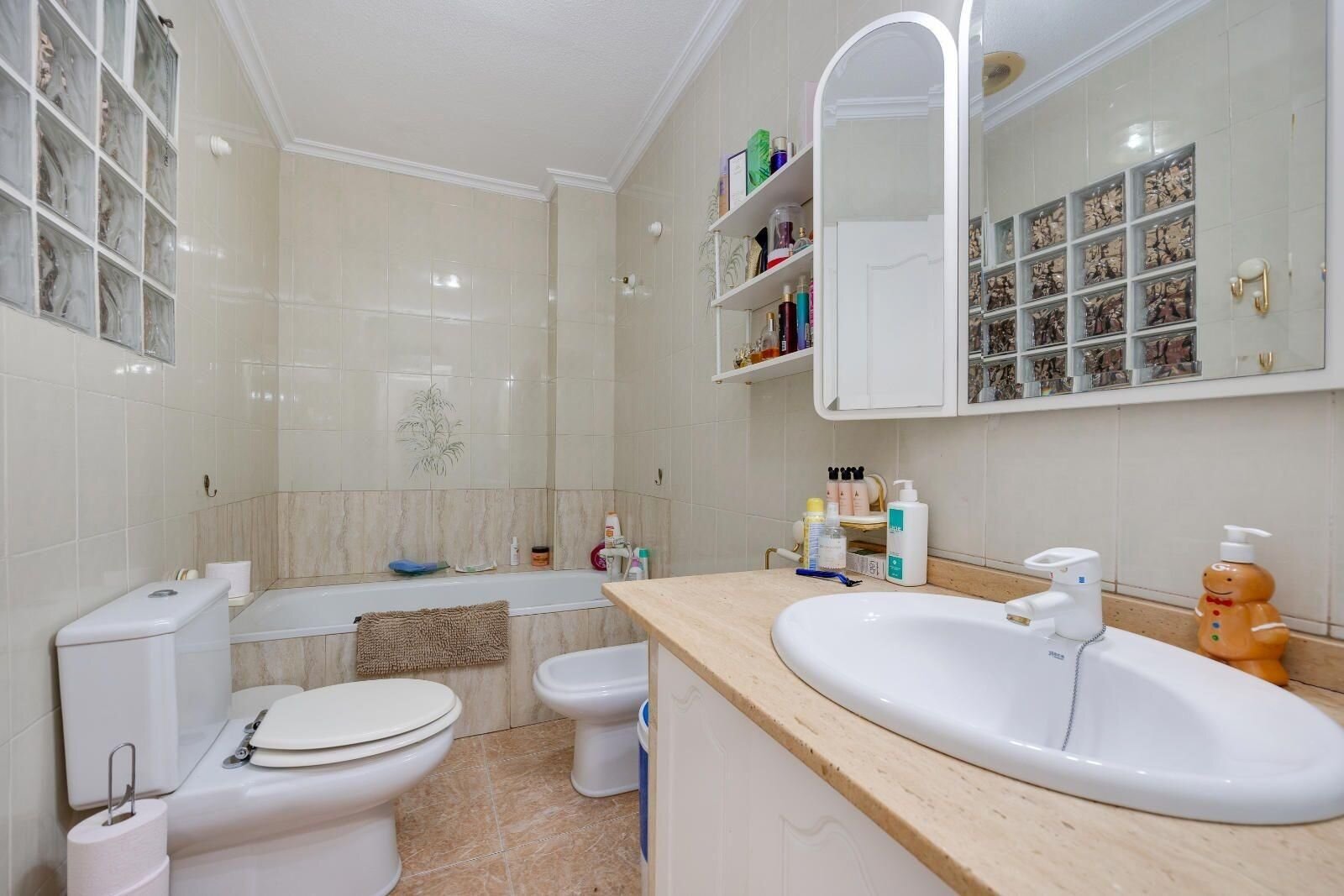 5-Bedroom Apartment in Torrevieja, Torrevieja - Image 27