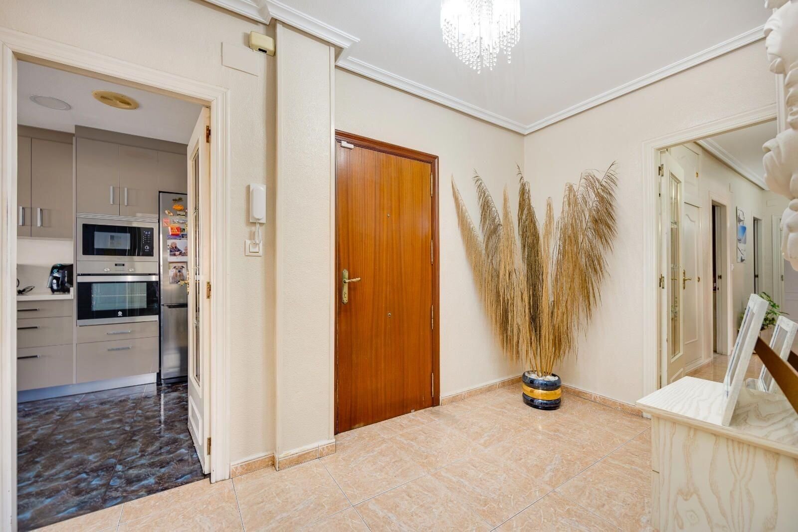 5-Bedroom Apartment in Torrevieja, Torrevieja - Image 6