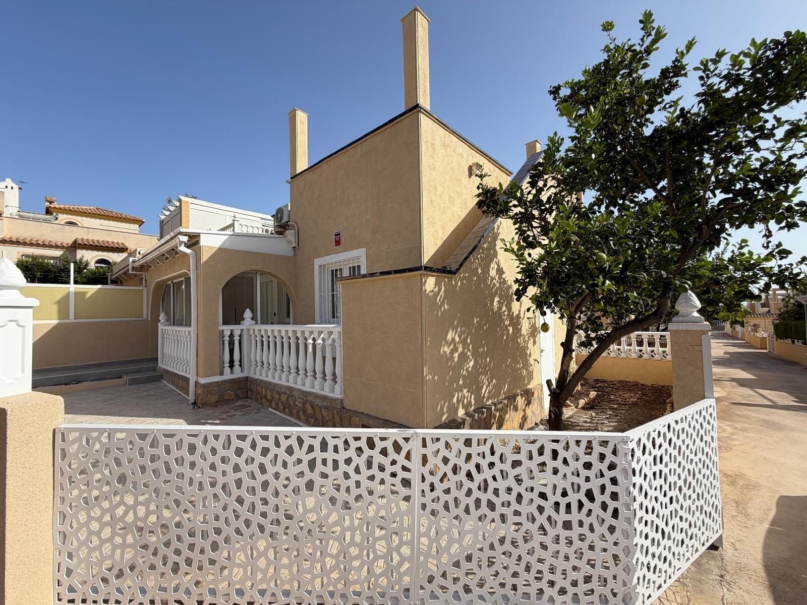 2-Bedroom House in Sector 25, Torrevieja - Image 2