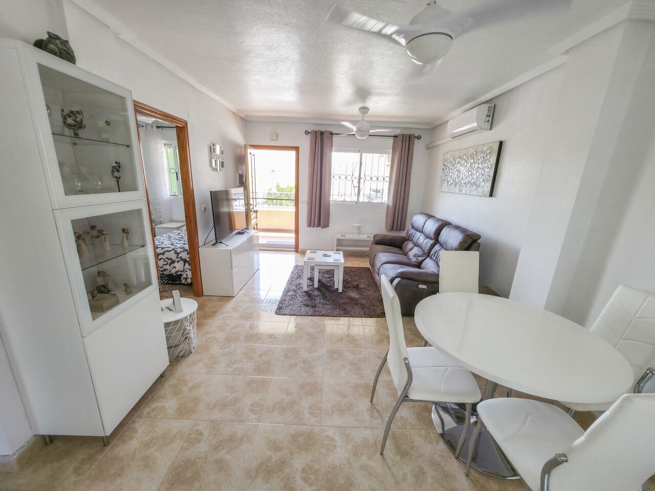 2-Bedroom Apartment in Las Filipinas, Orihuela Costa - Image 10