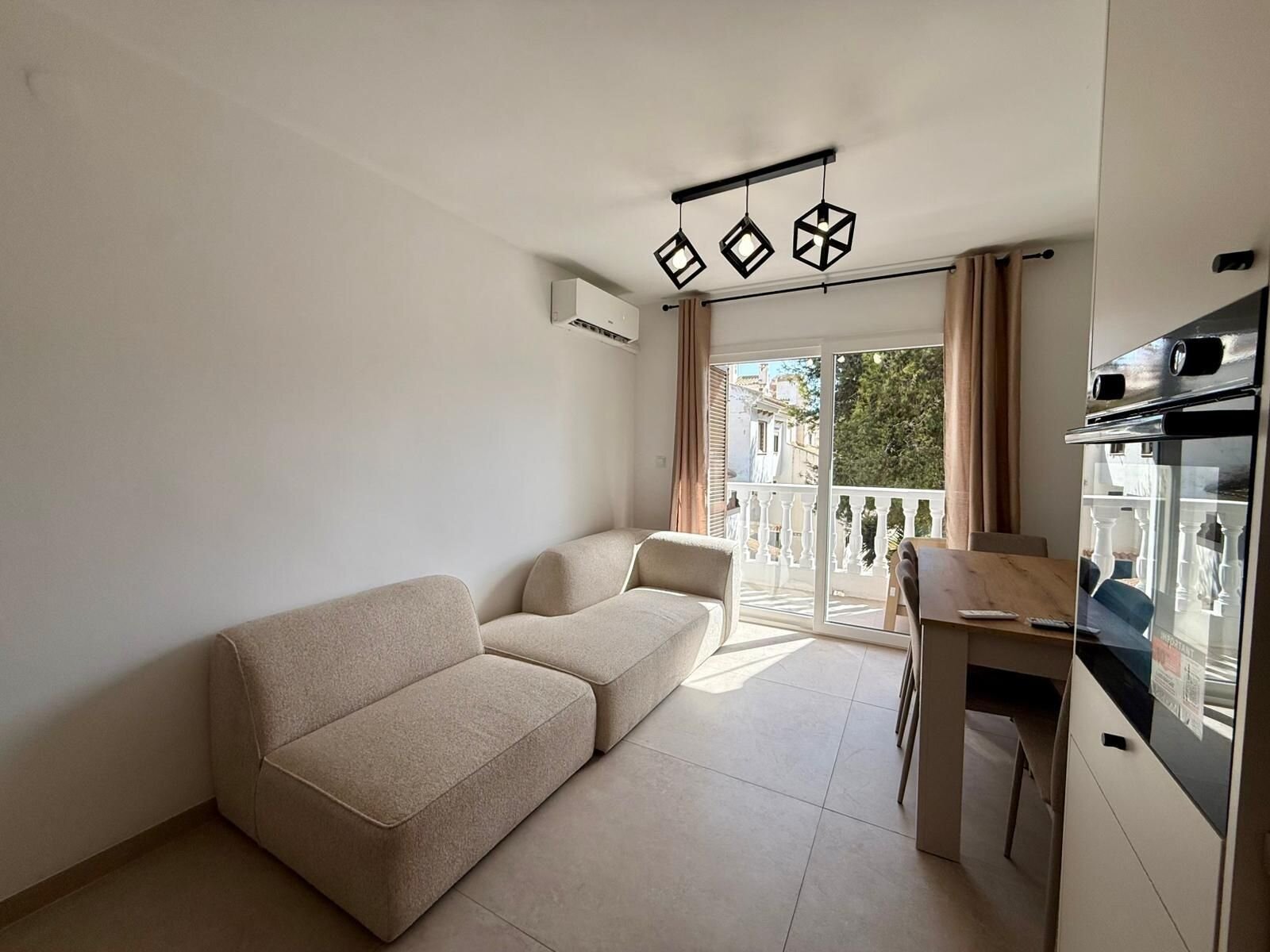 1-Bedroom Penthouse in Estacion de Autobuses, Torrevieja - Image 11
