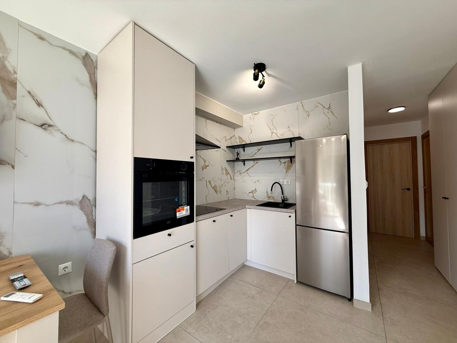 1-Bedroom Penthouse in Estacion de Autobuses, Torrevieja - Image 12