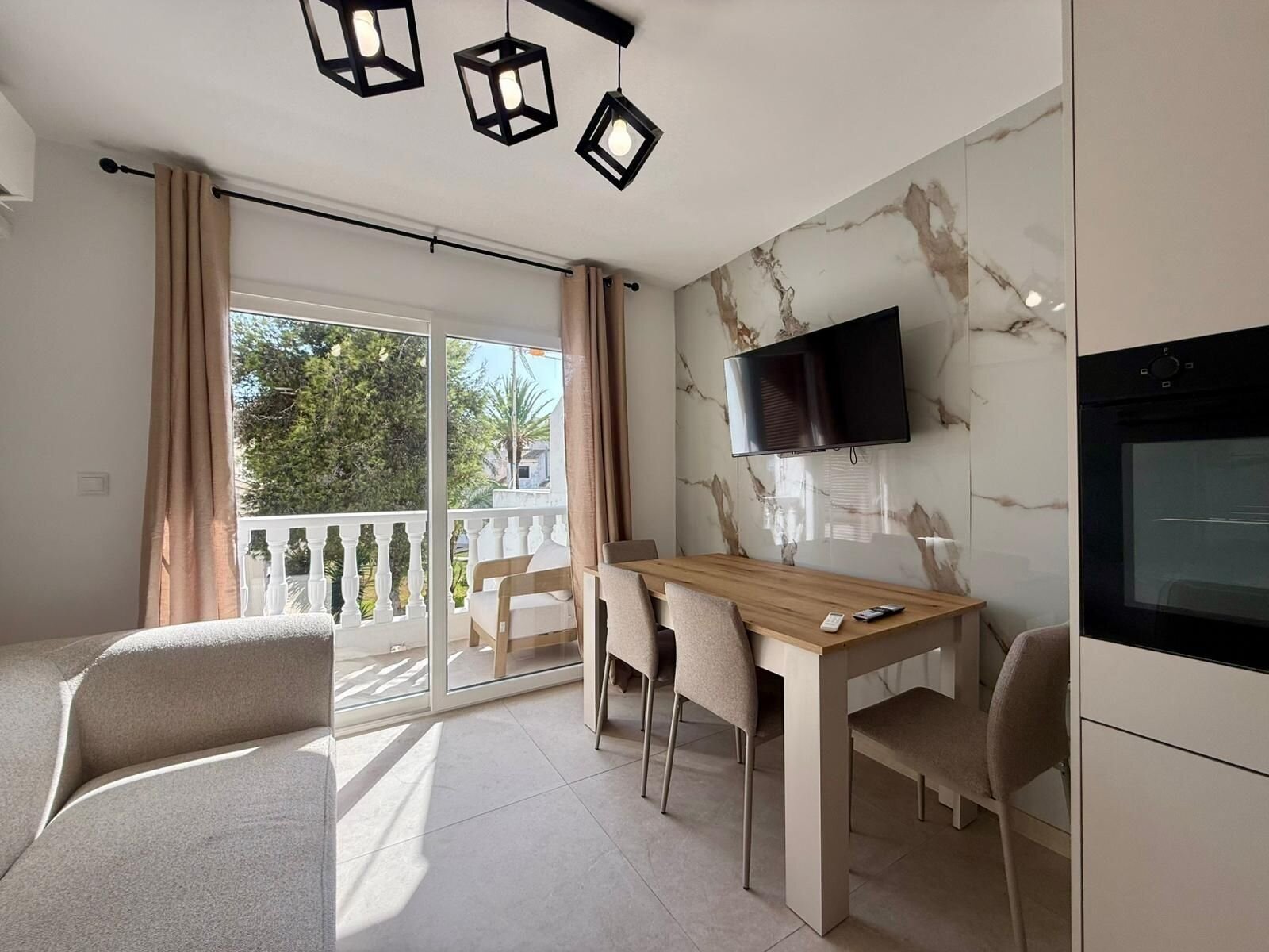 1-Bedroom Penthouse in Estacion de Autobuses, Torrevieja - Image 5