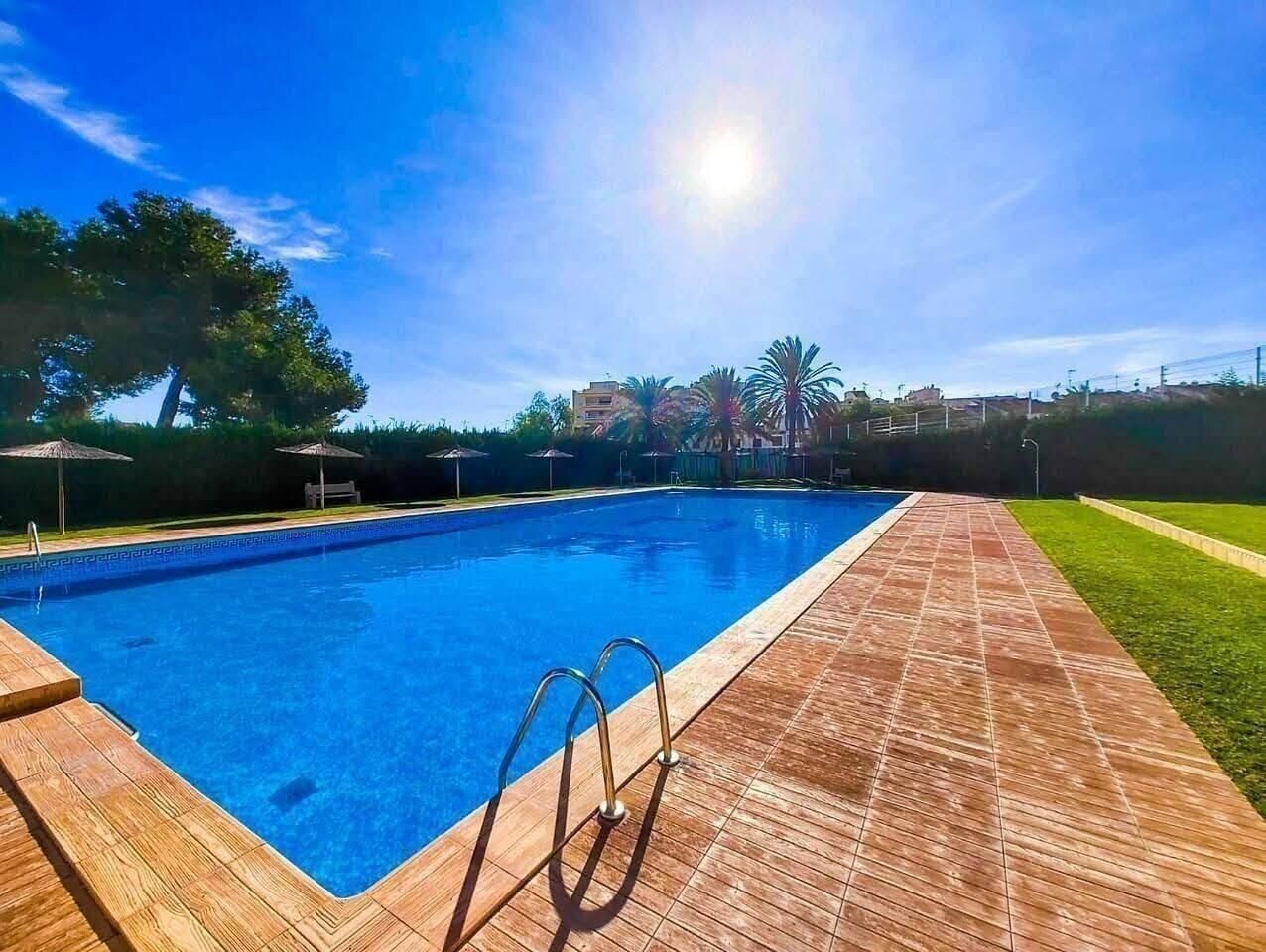 1-Bedroom Penthouse in Estacion de Autobuses, Torrevieja - Image 9