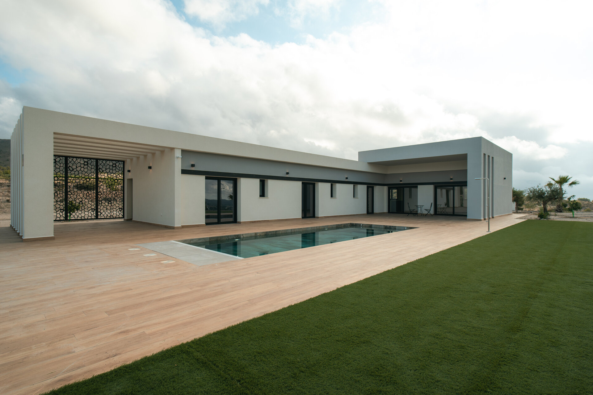 3-Bedroom Detached House in Pinoso - Image 1