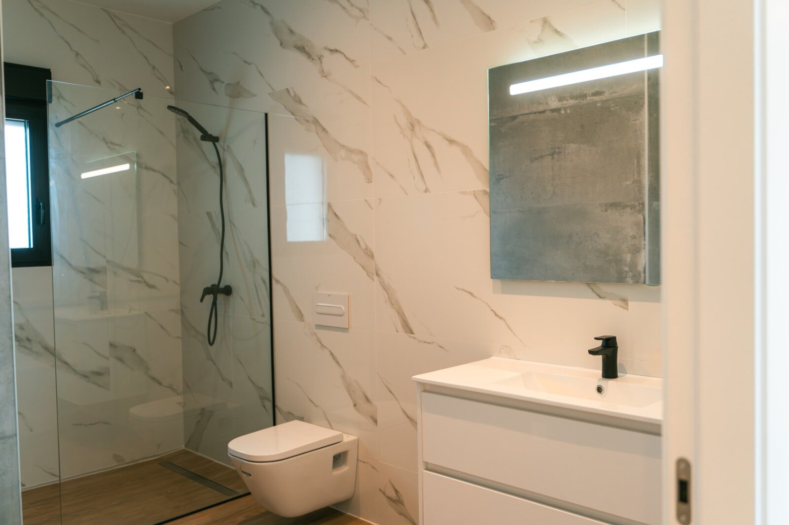 3-Bedroom Detached House in Pinoso - Image 14