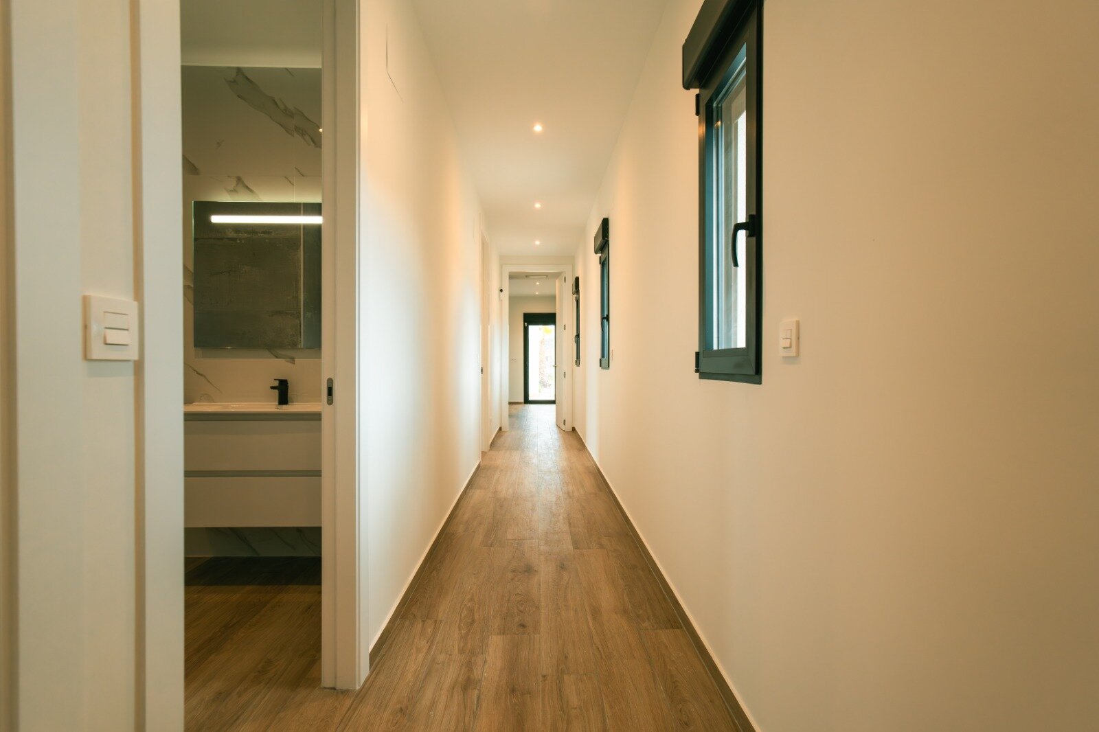 3-Bedroom Detached House in Pinoso - Image 16