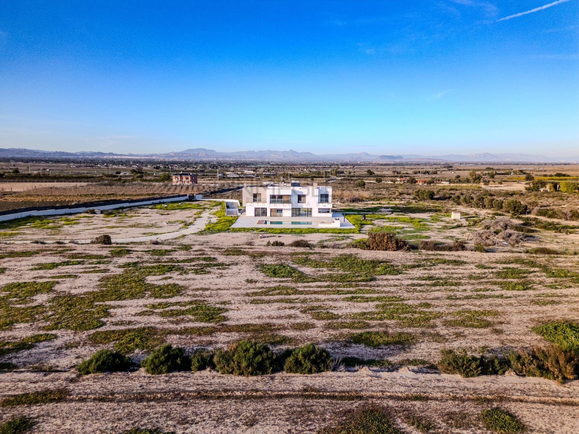 5-Bedroom Villa in La Marina - Image 11