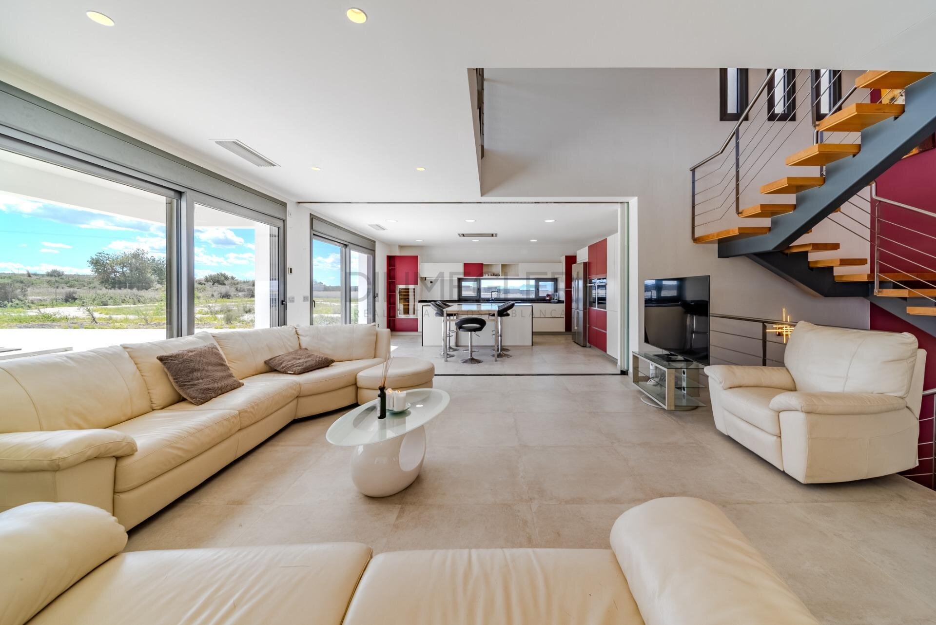 5-Bedroom Villa in La Marina - Image 13