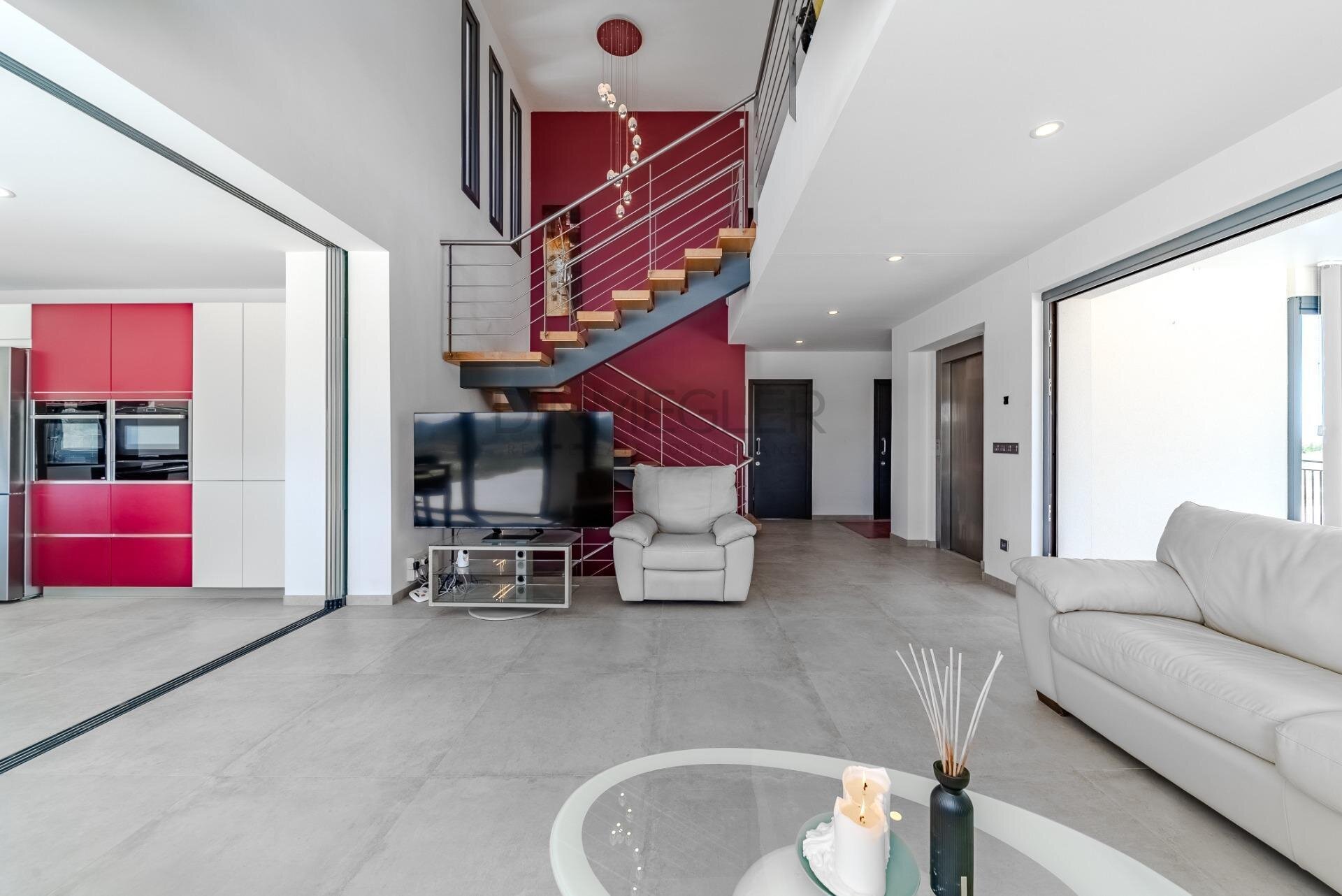 5-Bedroom Villa in La Marina - Image 19