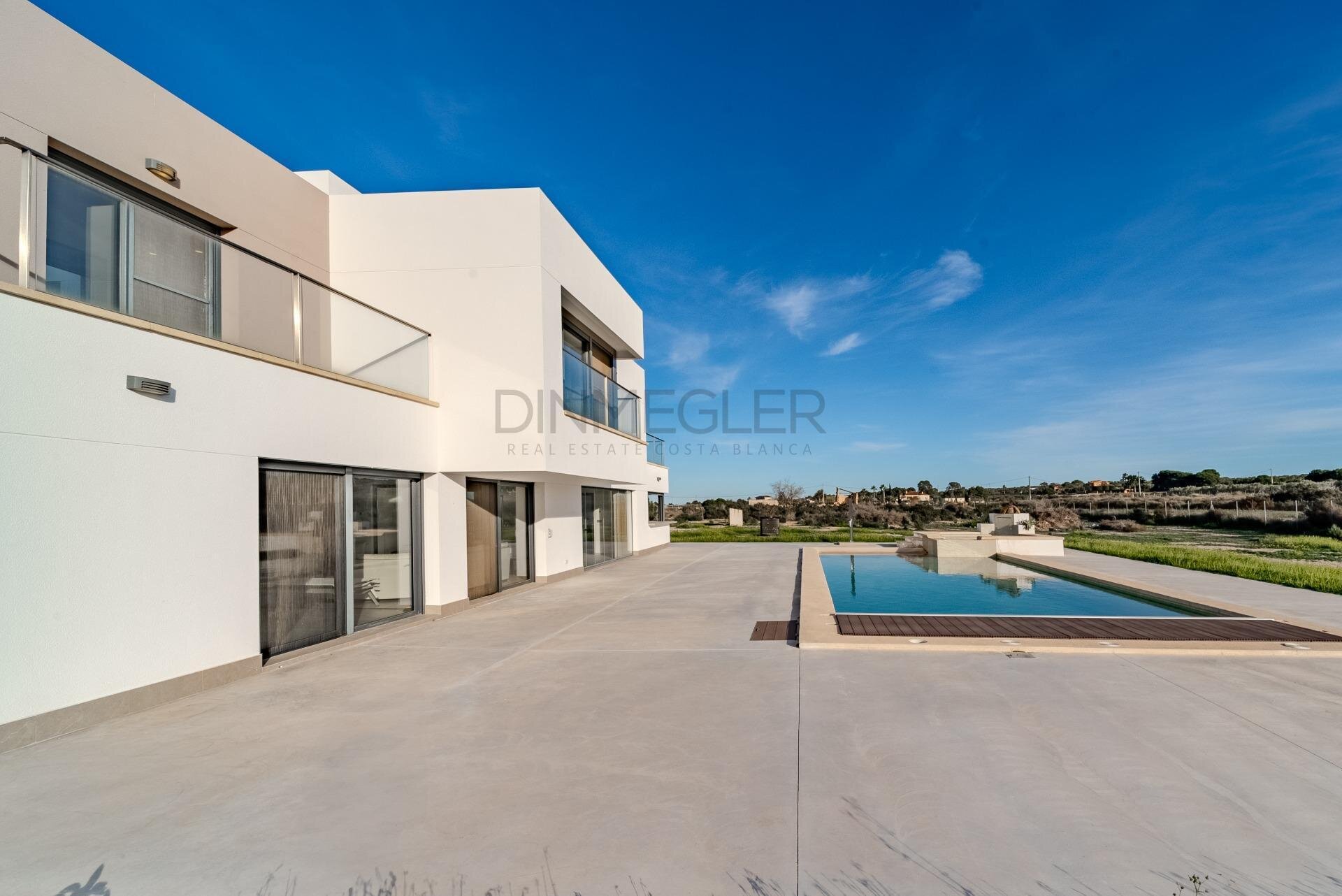 5-Bedroom Villa in La Marina - Image 26