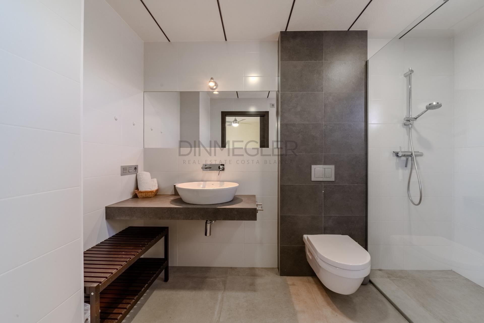 5-Bedroom Villa in La Marina - Image 28