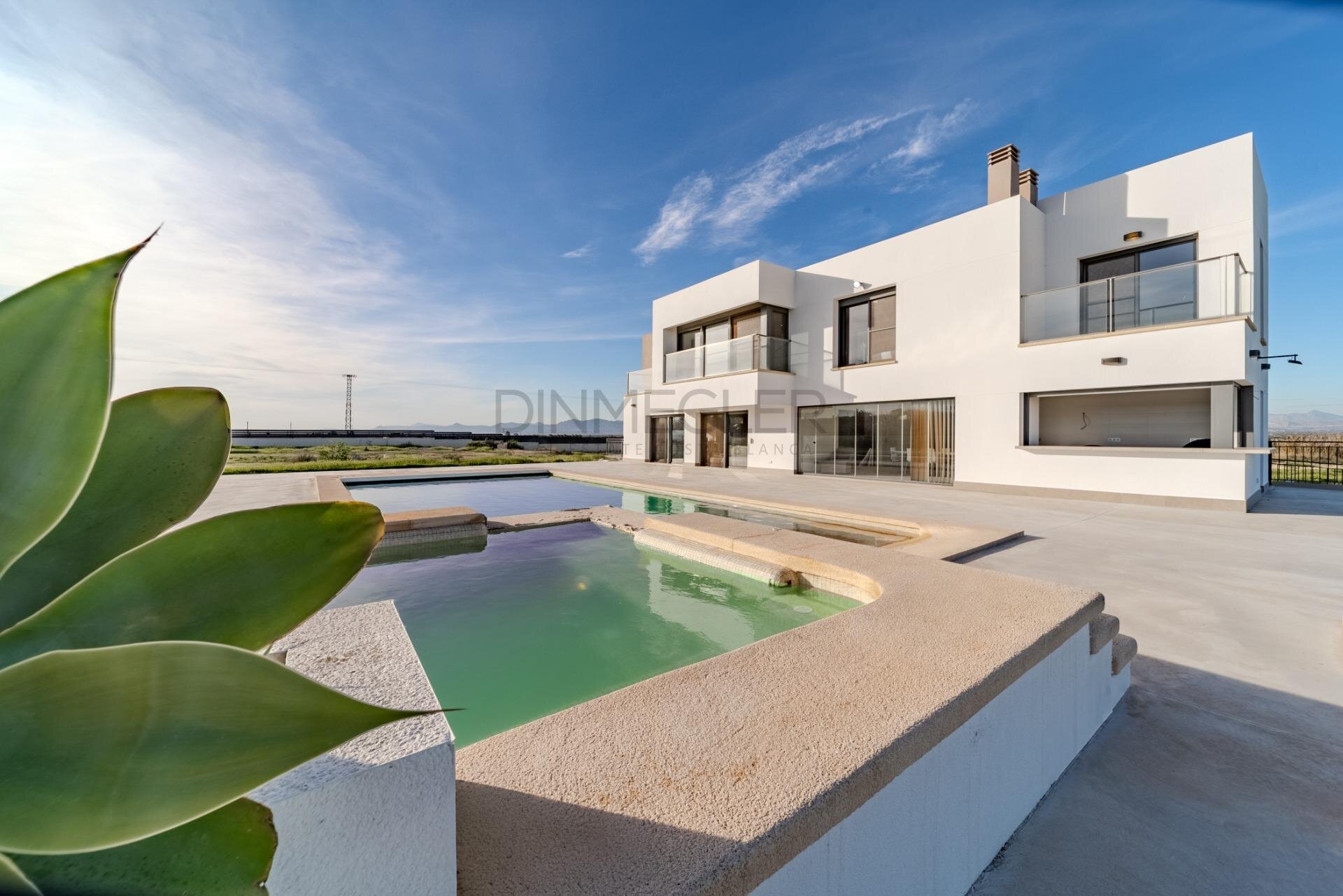 5-Bedroom Villa in La Marina - Image 3