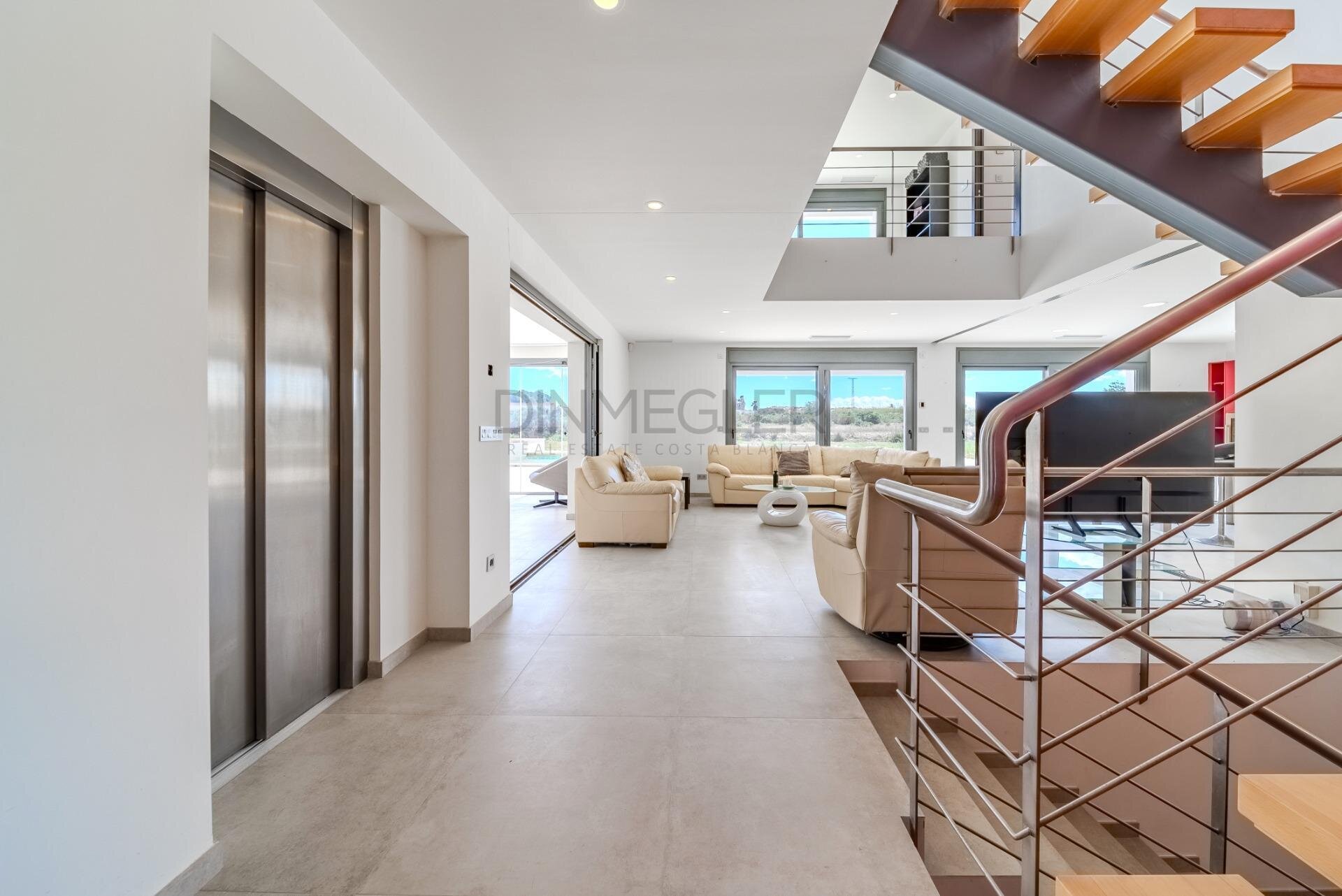 5-Bedroom Villa in La Marina - Image 35