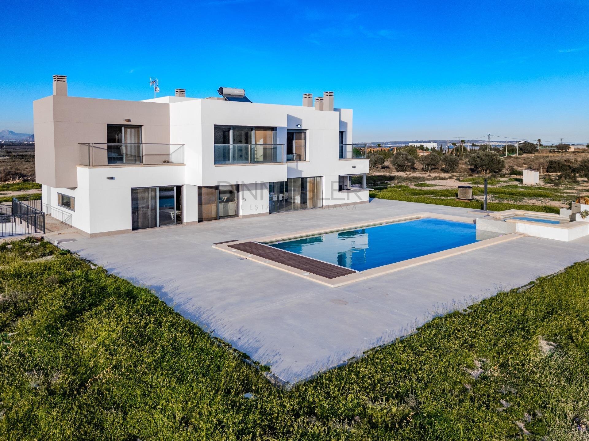 5-Bedroom Villa in La Marina - Image 4