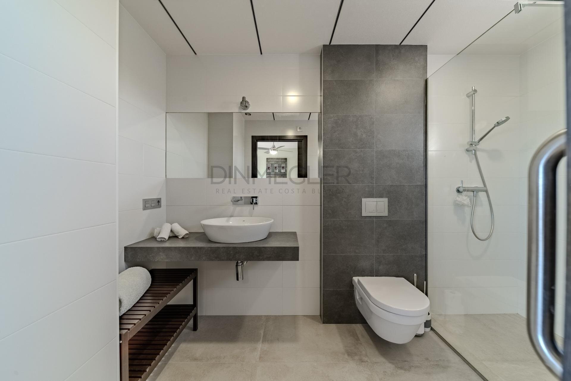 5-Bedroom Villa in La Marina - Image 43