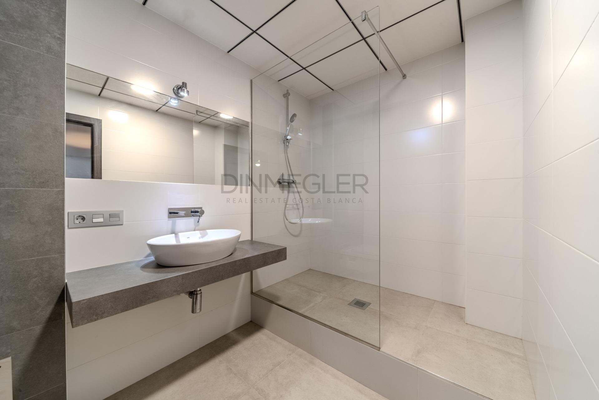 5-Bedroom Villa in La Marina - Image 46