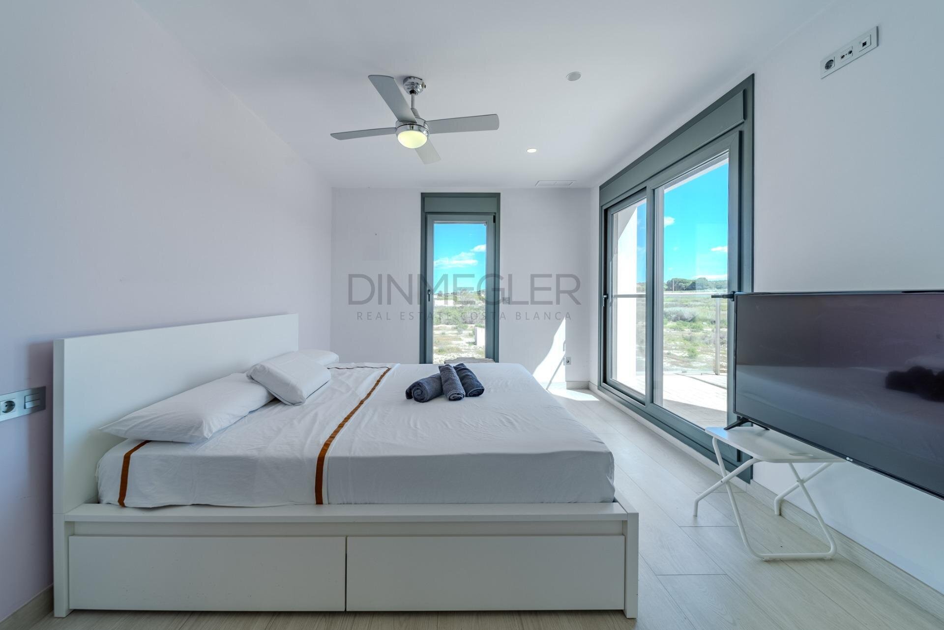 5-Bedroom Villa in La Marina - Image 47
