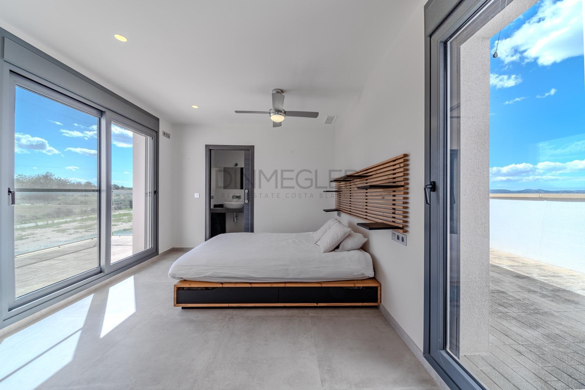 5-Bedroom Villa in La Marina - Image 48