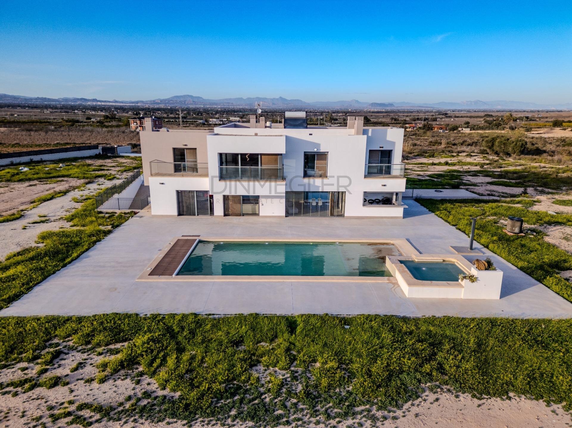 5-Bedroom Villa in La Marina - Image 5