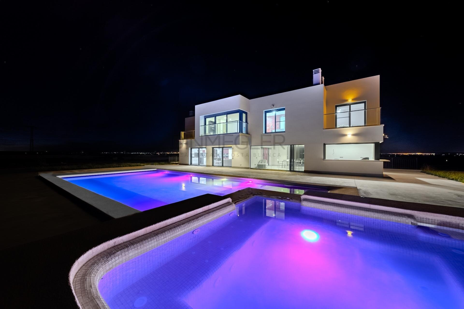 5-Bedroom Villa in La Marina - Image 7