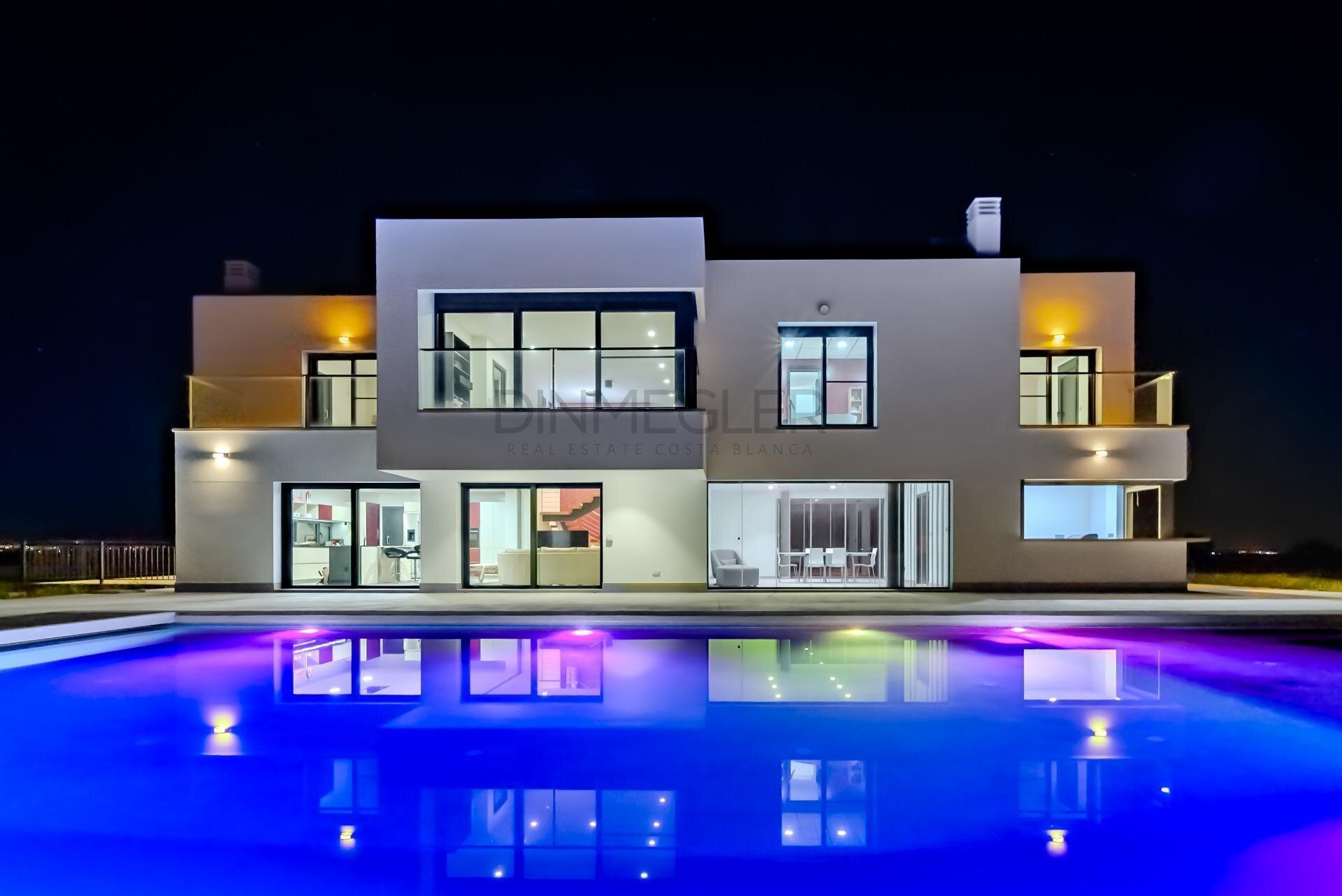 5-Bedroom Villa in La Marina - Image 8