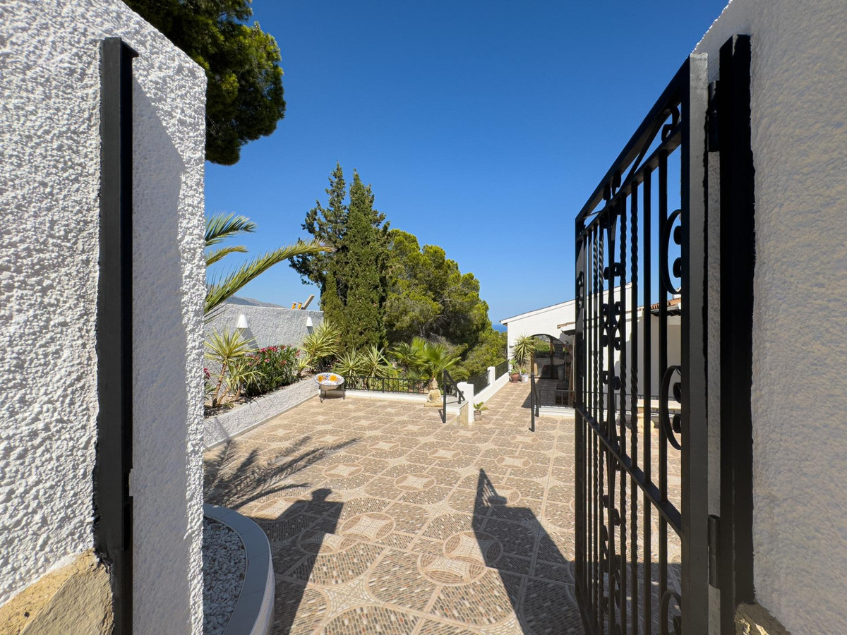 3-Bedroom Detached House in La Nucia | Sunny Casas - Cos... - Image 10