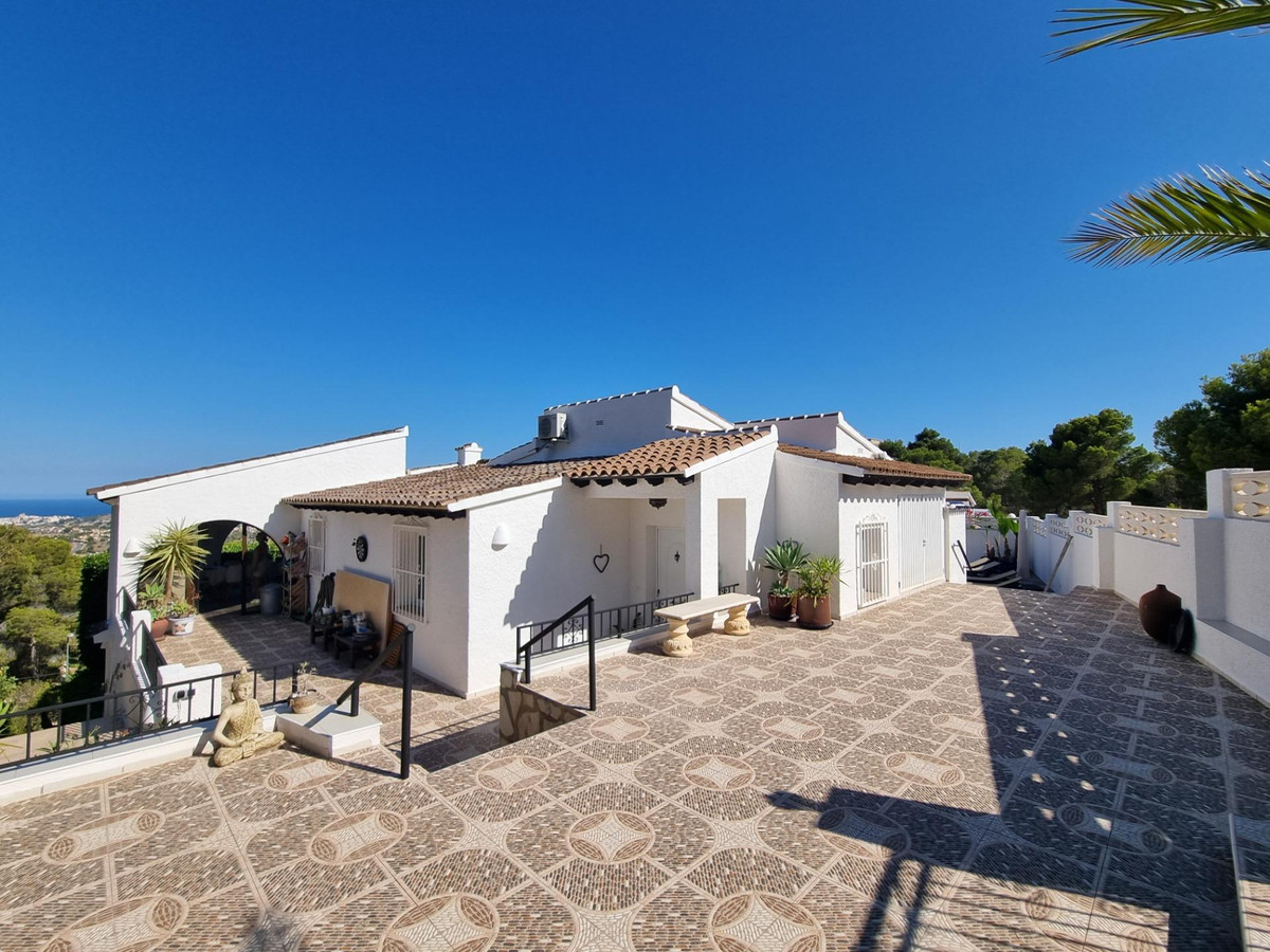 3-Bedroom Detached House in La Nucia | Sunny Casas - Cos... - Image 11