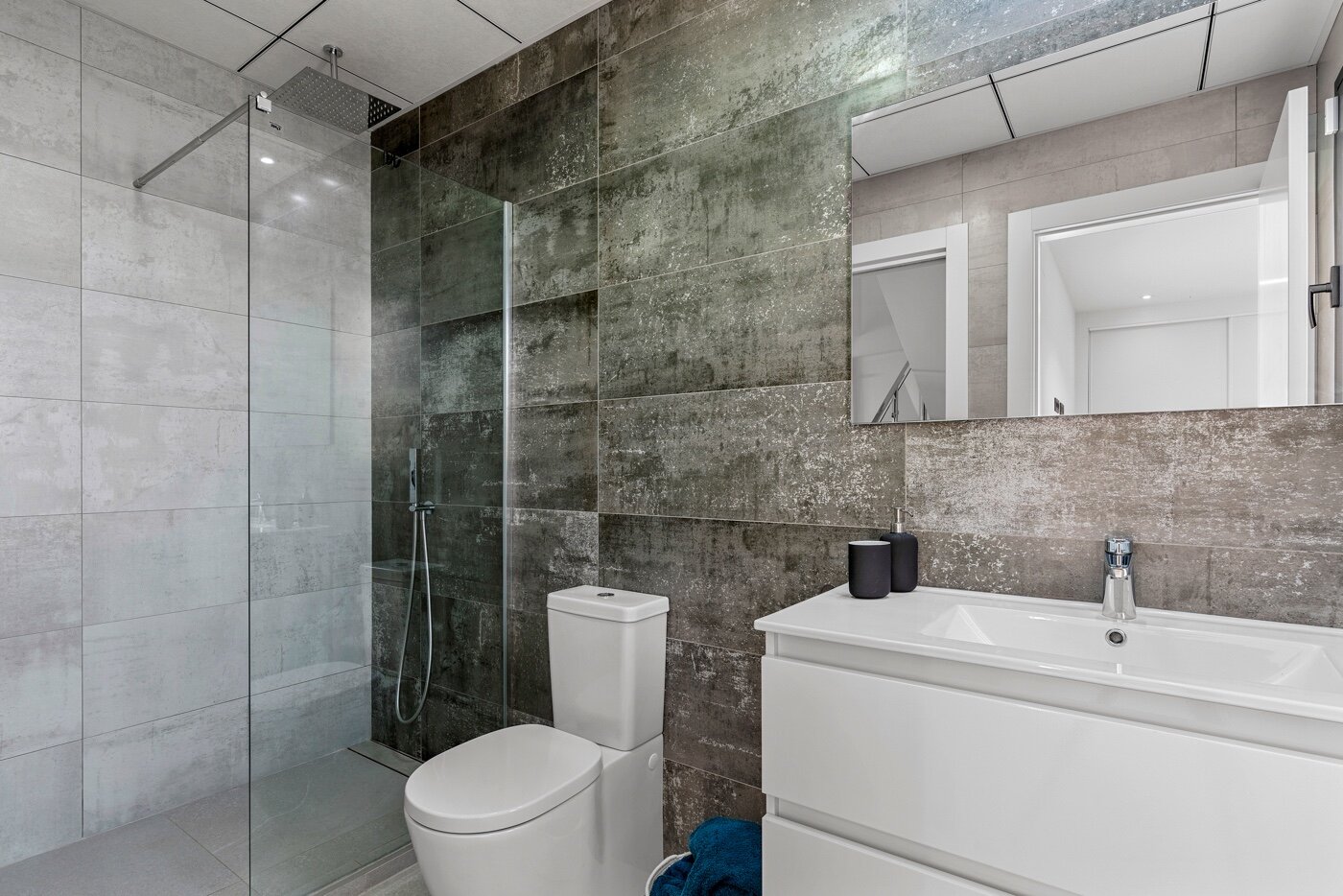 4-Bedroom Villa in Rojales - Image 10