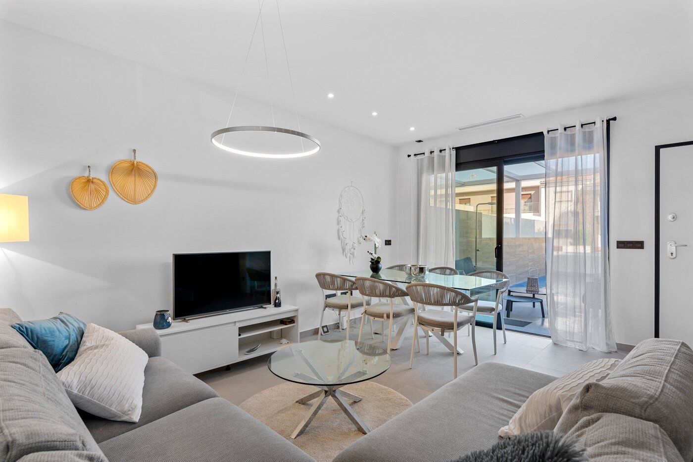 4-Bedroom Villa in Rojales - Image 2