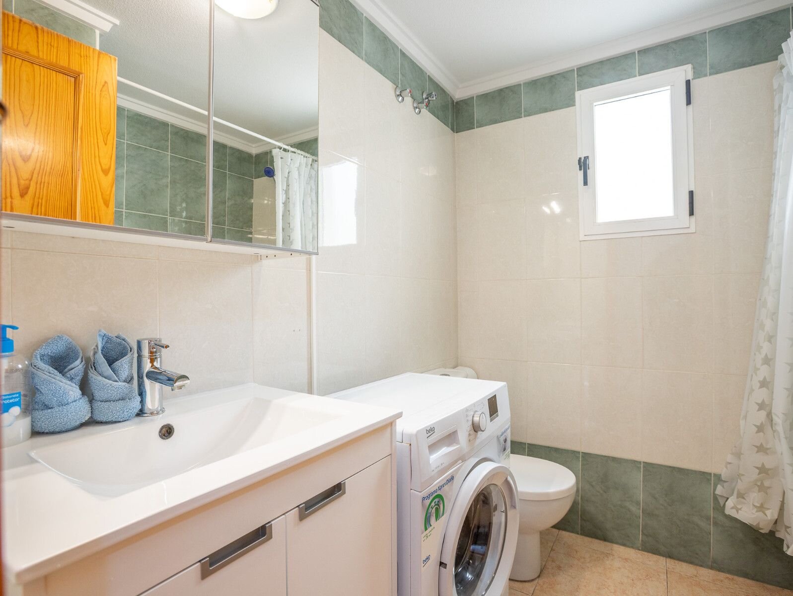 2-Bedroom Apartment in Torrevieja, Torrevieja - Image 10