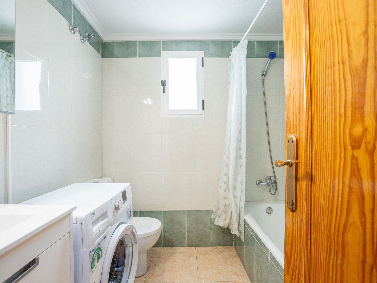 2-Bedroom Apartment in Torrevieja, Torrevieja - Image 9
