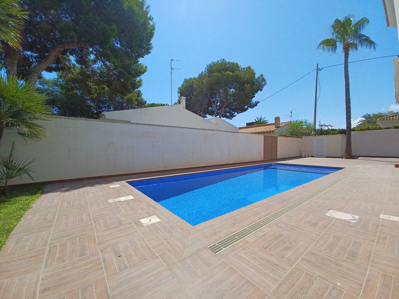 4-Bedroom Villa in Costa Blanca, Cabo Roig - Image 2