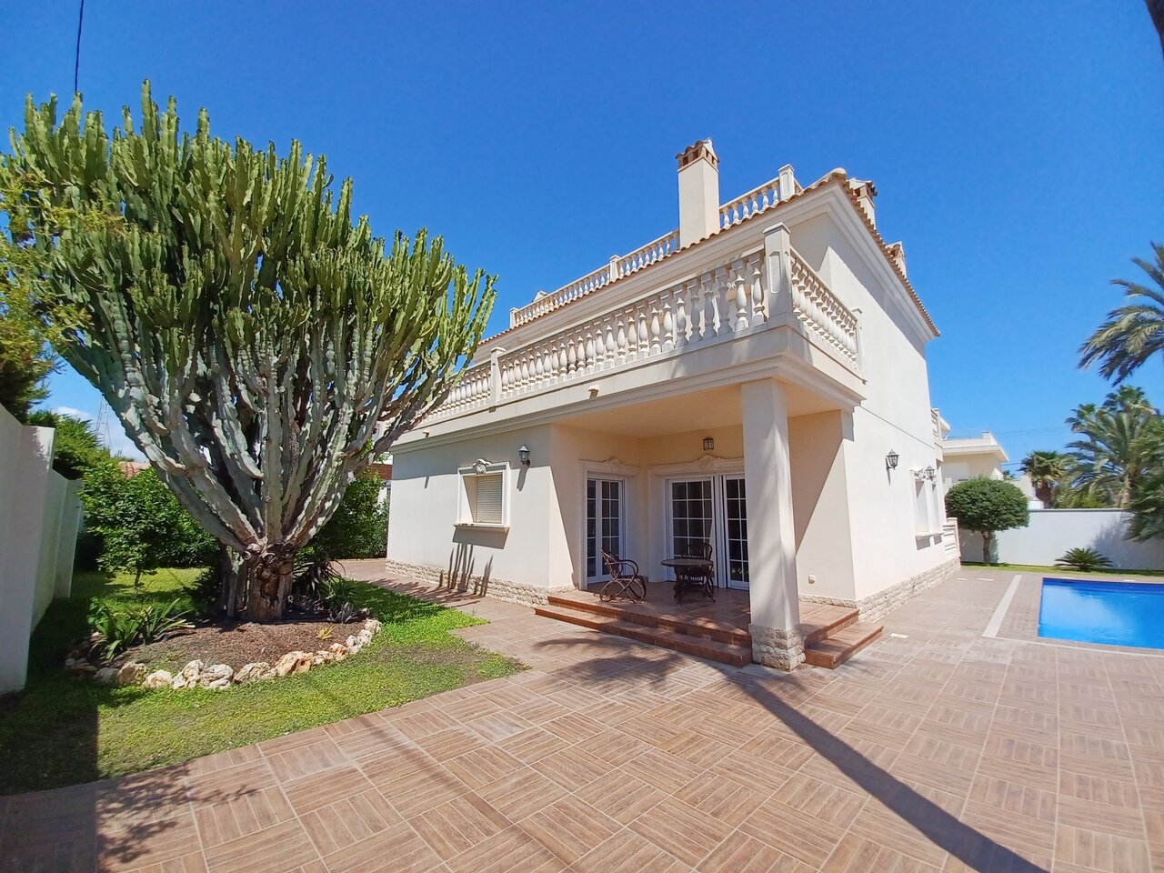 4-Bedroom Villa in Costa Blanca, Cabo Roig - Image 3