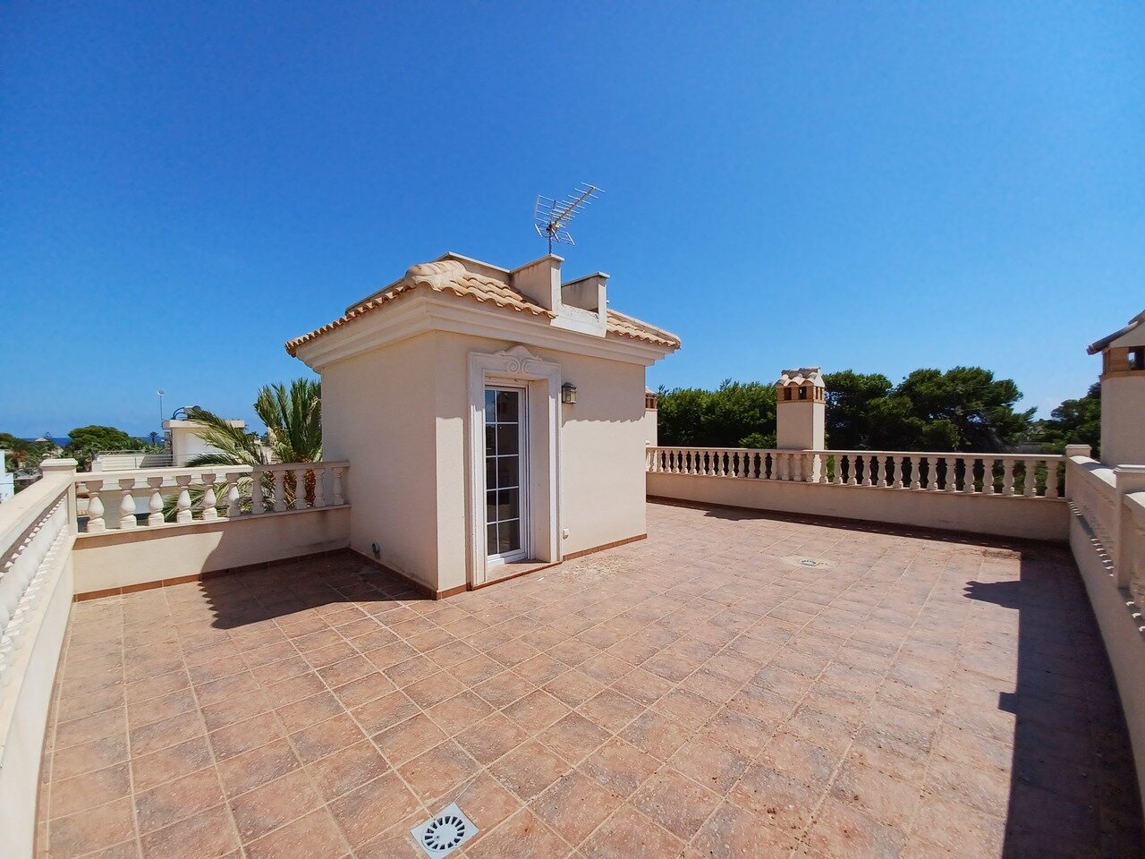 4-Bedroom Villa in Costa Blanca, Cabo Roig - Image 38