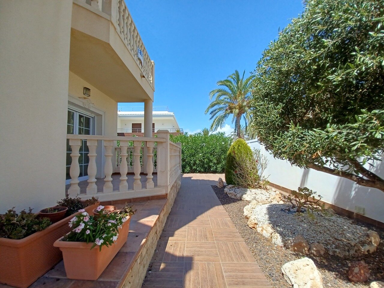4-Bedroom Villa in Costa Blanca, Cabo Roig - Image 5