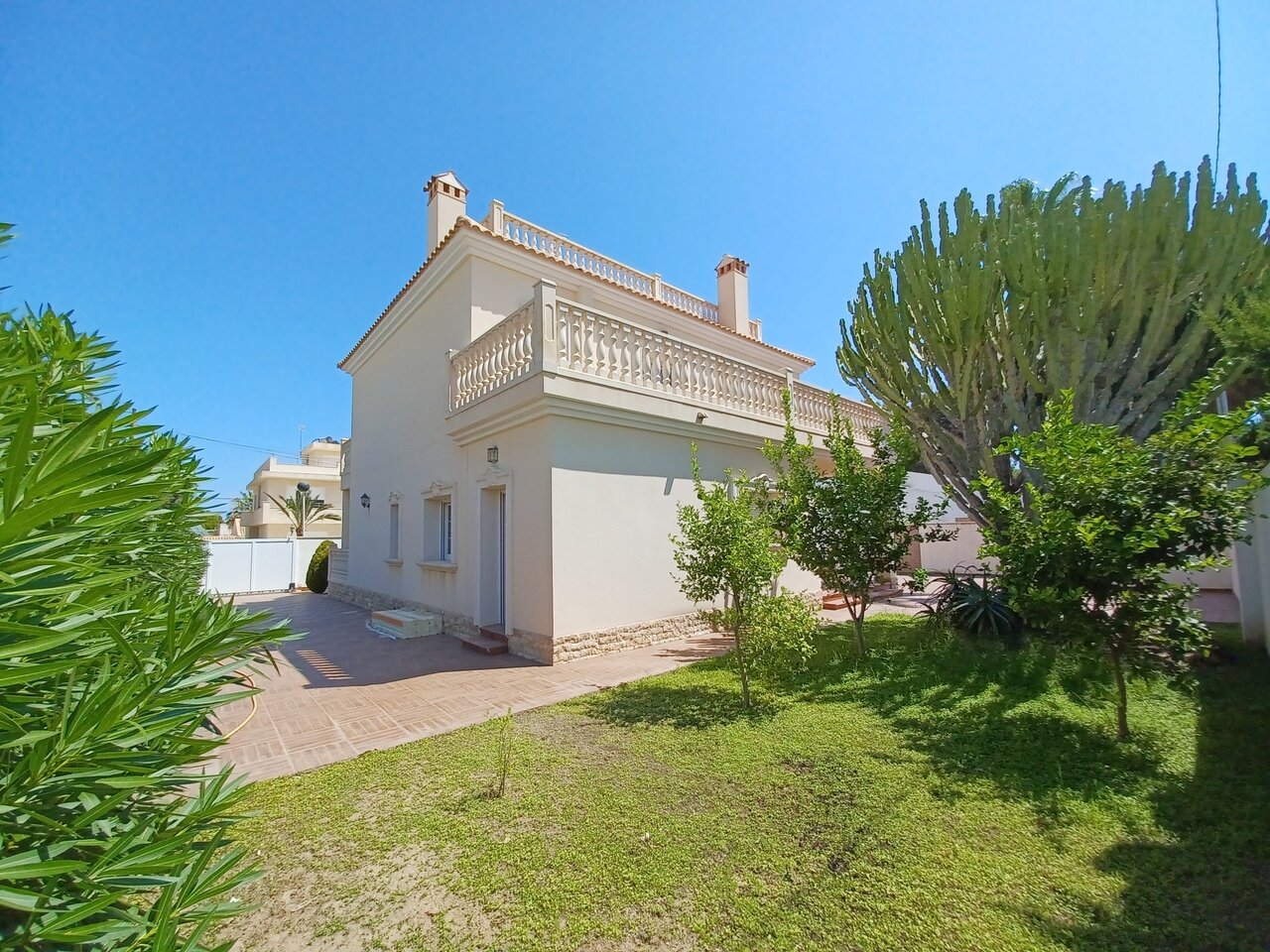 4-Bedroom Villa in Costa Blanca, Cabo Roig - Image 7
