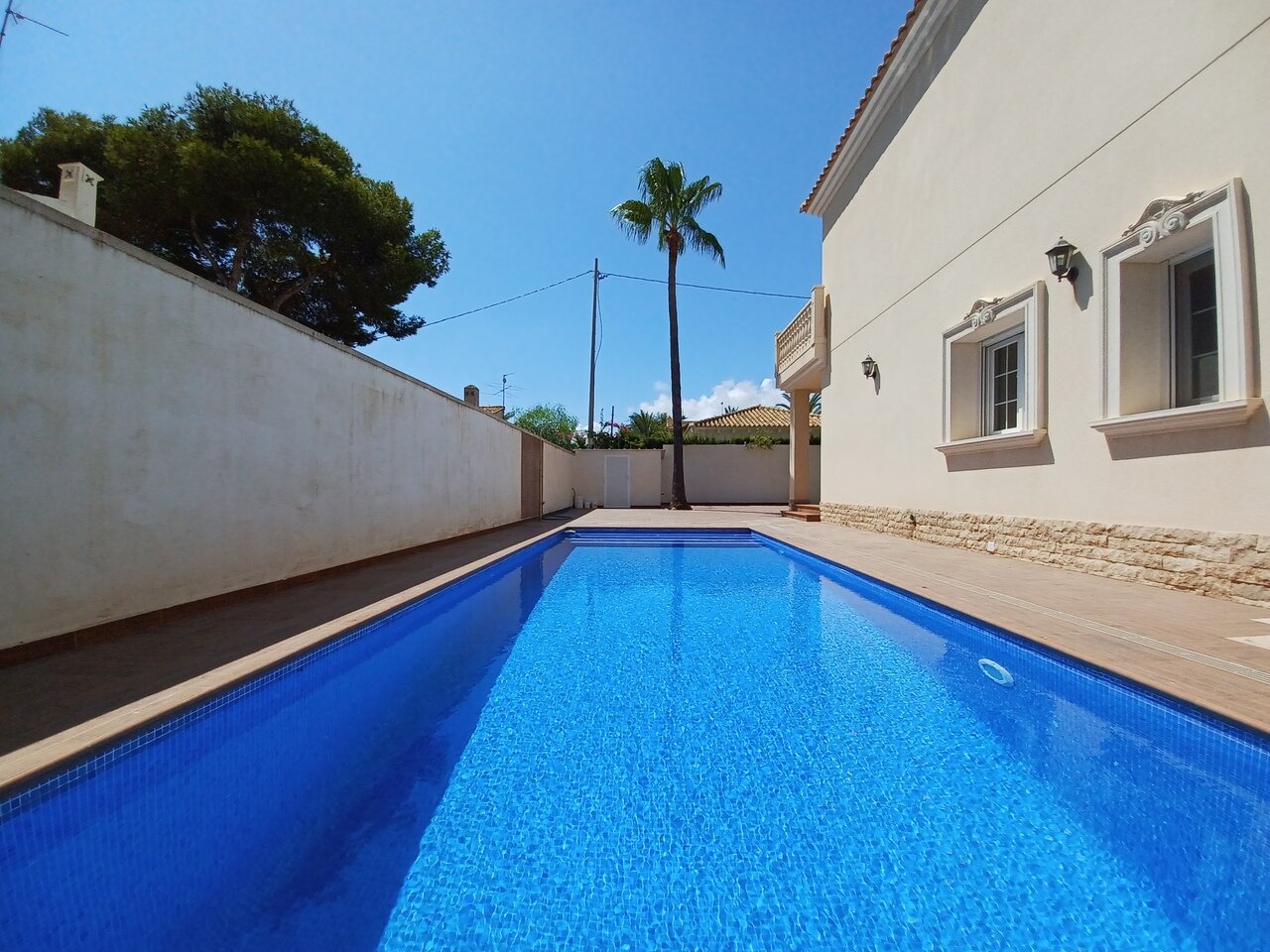 4-Bedroom Villa in Costa Blanca, Cabo Roig - Image 8
