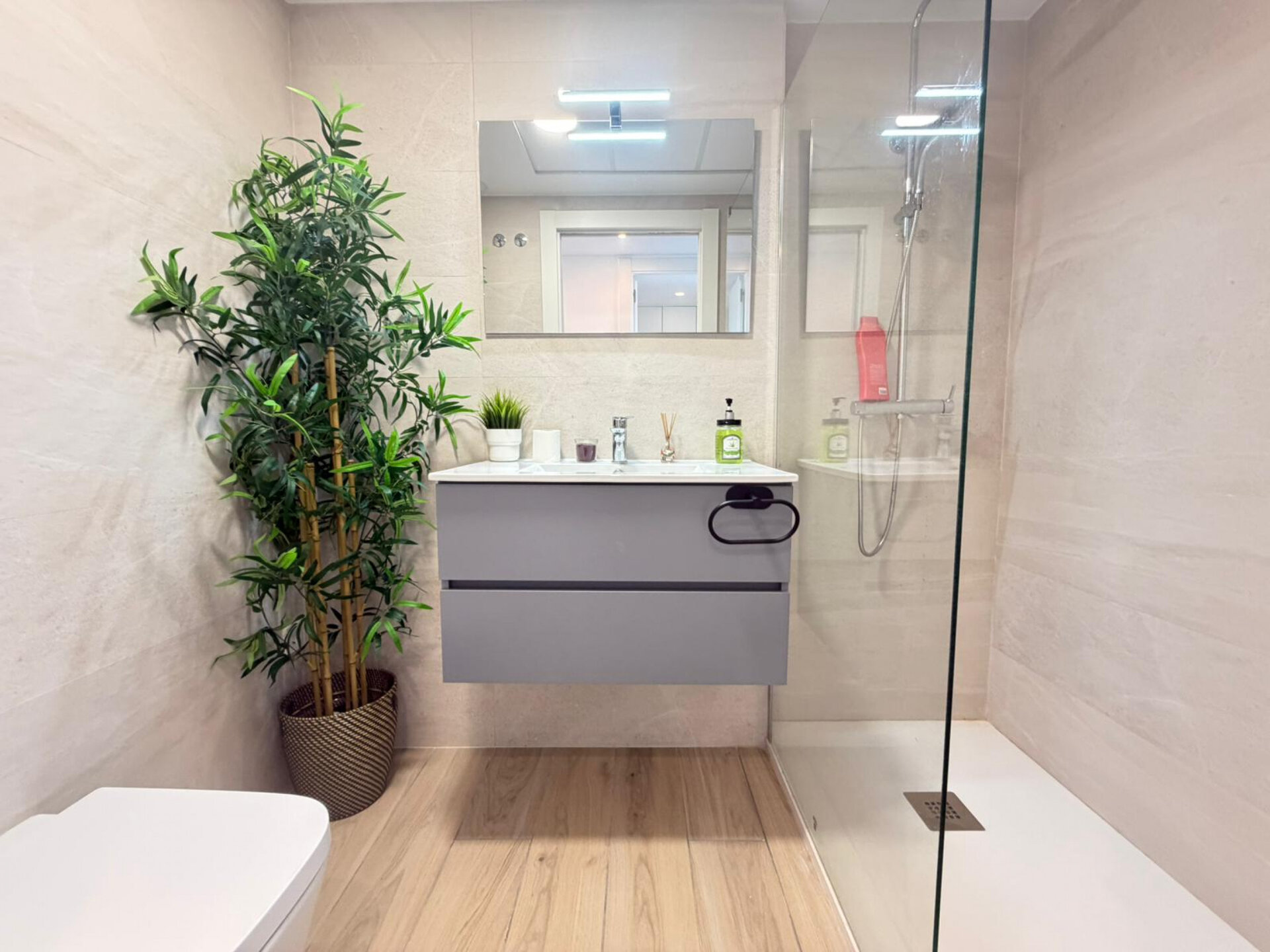 2-Bedroom Apartment in Los Alcázares - Image 10