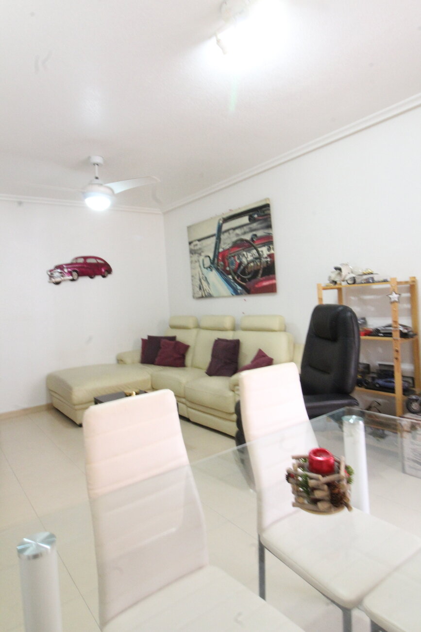 2-Bedroom Apartment in Comunidad Valenciana, Almoradi - Image 1