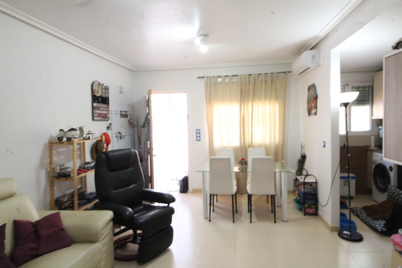 2-Bedroom Apartment in Comunidad Valenciana, Almoradi - Image 3