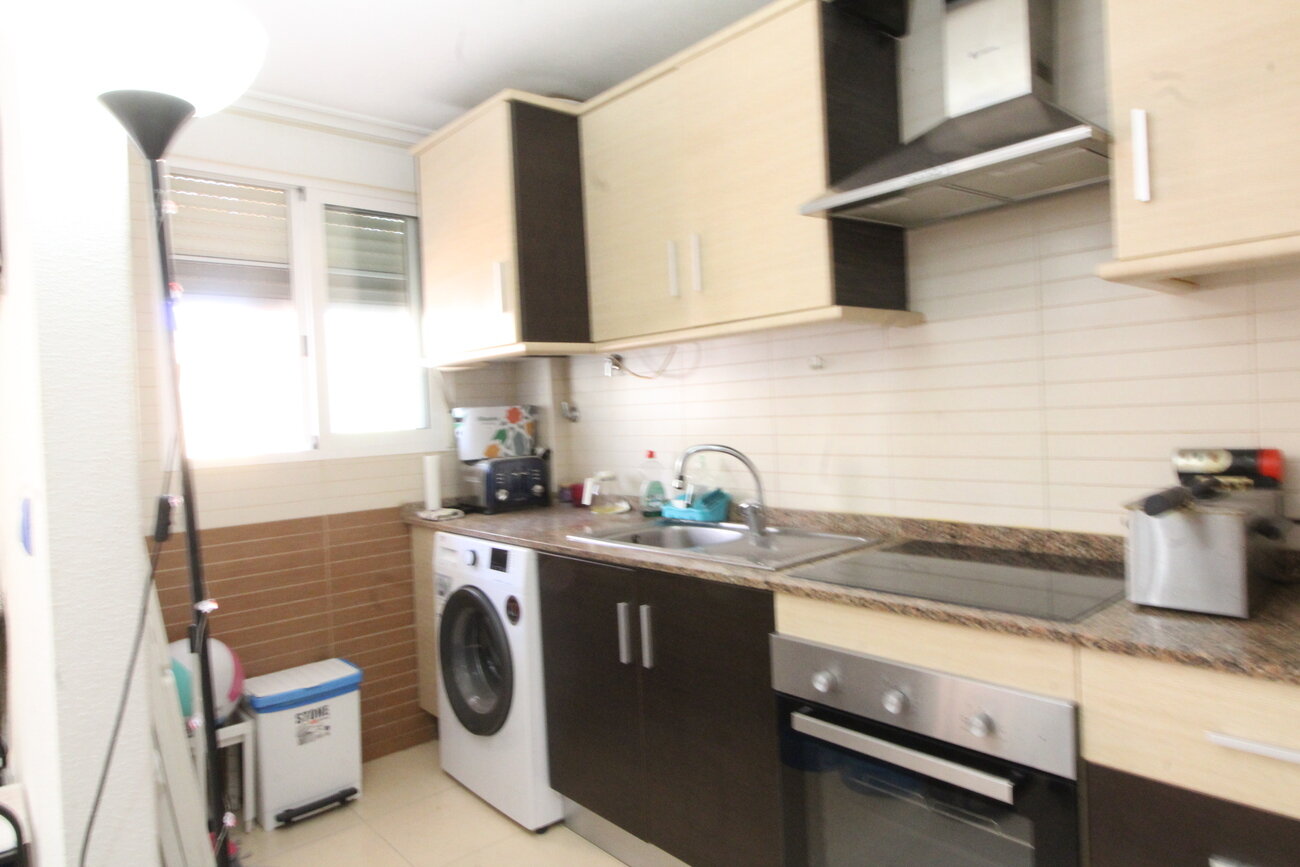 2-Bedroom Apartment in Comunidad Valenciana, Almoradi - Image 6