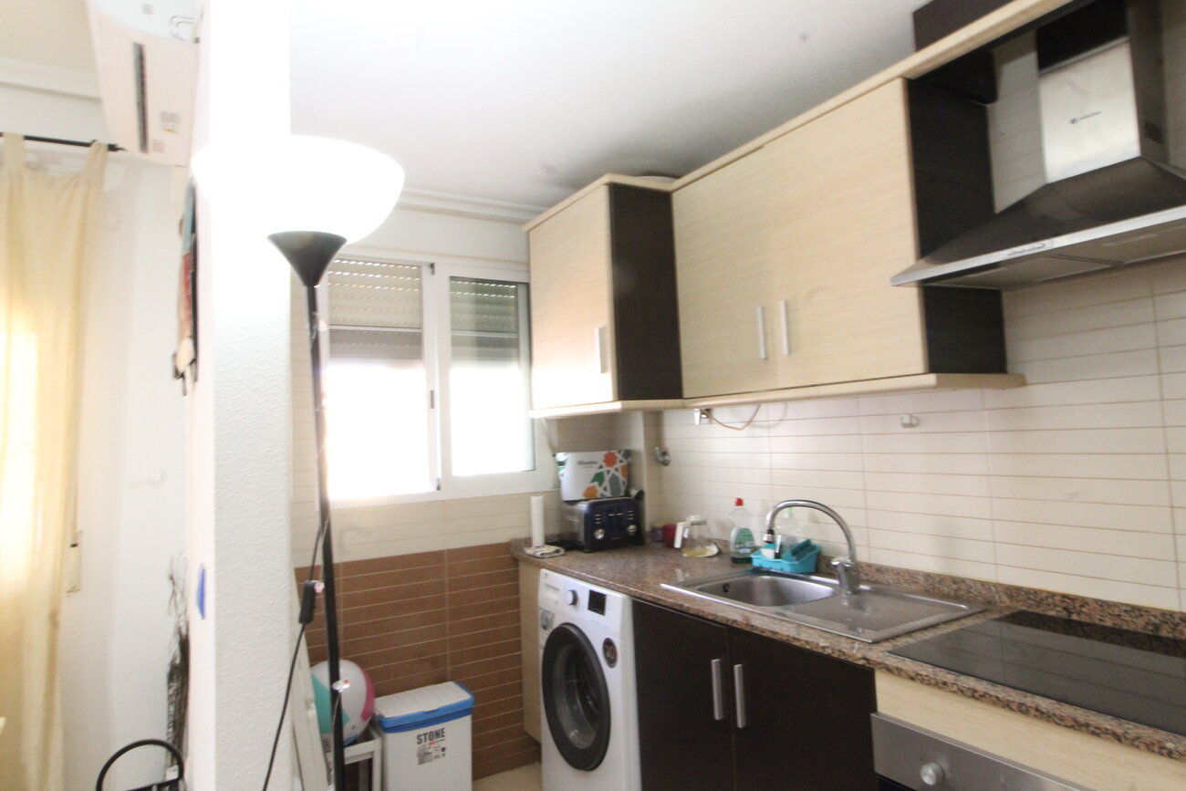 2-Bedroom Apartment in Comunidad Valenciana, Almoradi - Image 8